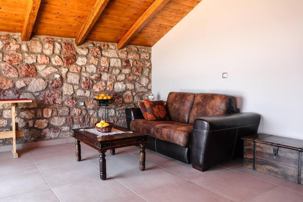 Petronas Land House 2 Villa Archangelos  Exterior foto